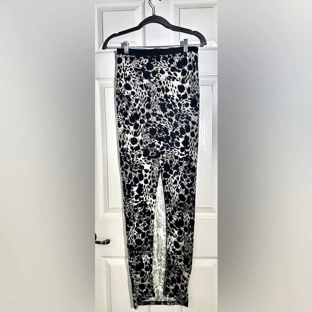 Long skirt with front opening